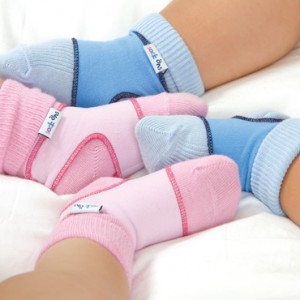 Få babys sokker til at blive på
